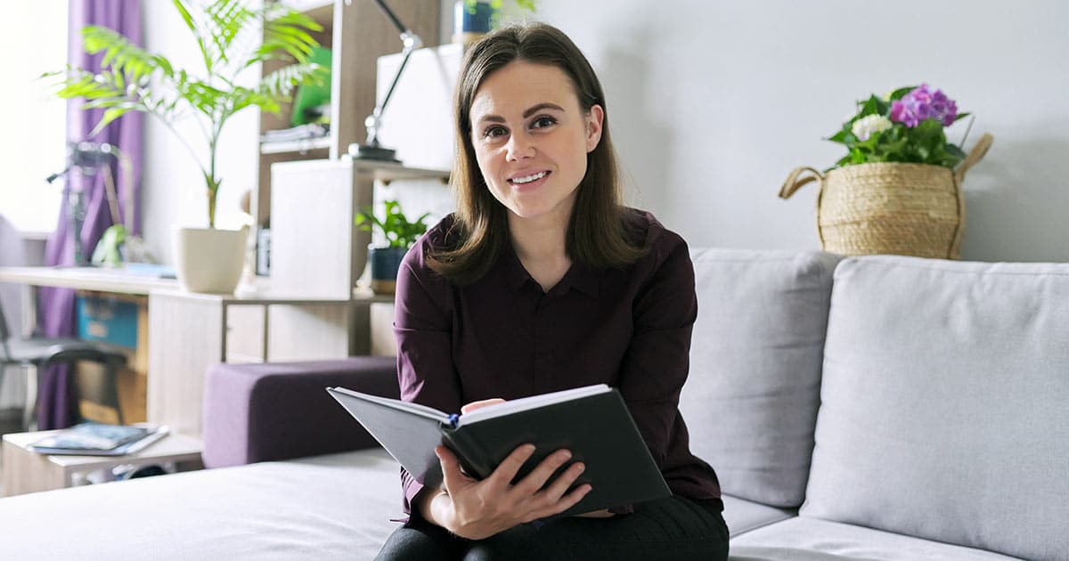 Psychologist, therapist or counselor in her office